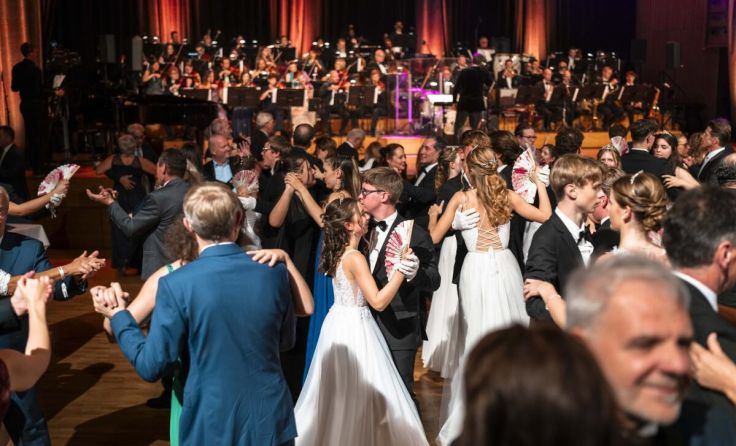 Der Nachtschwärmer eröffnet die Ballsaison. (Foto: Risig Productions)