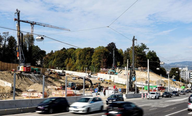 Die Arbeiten im Bereich Waldeggstraße laufen auf Hochtouren. (Foto: Volker Weihbold)