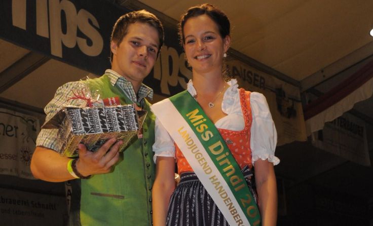 „Mister Lederhosn“ Stefan Fuch mit der Miss Dirndl 2011 Kathrin Habl
