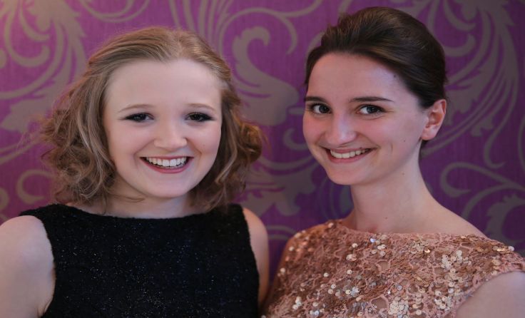 Die beiden Solistinnen Nora Geroldinger und Sophie Trobos 