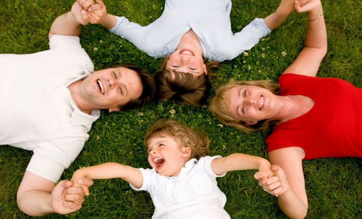 Familie und Freunde sind für die meisten Kinder besonders wichtig. Foto: istock/Wojciech Gajda