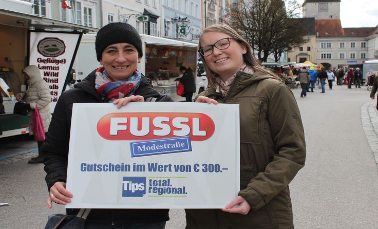 Christine Knebl mit Tips-Redakteurin Sabrina Reiter