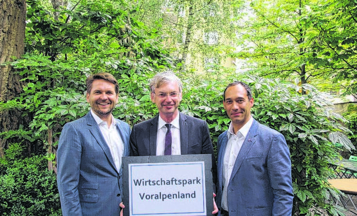 Lehner, Strugl und Stürzlinger (v. l.) sind erleichtert über die Einigung. Foto: Land OÖ