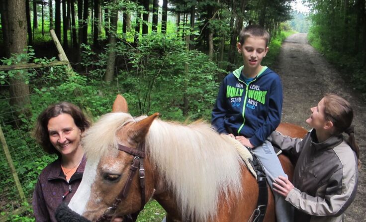 Therapeutisches Reiten ist ein wahrer Segen für Kinder mit Beeinträchtigungen.