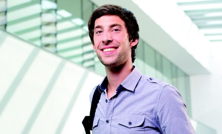 Klaus Weissenböck möchte mit seiner Ausbildung anderen Menschen helfen. Foto: FH OÖ