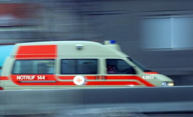Bei dem Unfall wurde eine Person aus dem Fahrzeug geschleudert. Foto: Weihbold