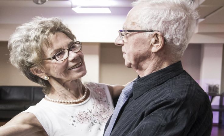 Alfons und Gabi Aigmüller halten sich mit Tanzen bei Hippmann fit. Foto: Hippmann