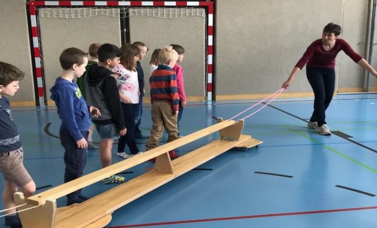 Cordula Stroh, Lehrbeauftragte an der FH Wels, erklärte den Kindern alles ganz genau.