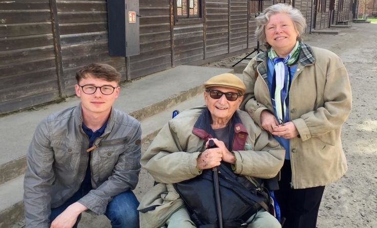 Dorian Schiffer beim March of the Living mit dem Ehepaar FeingoldFoto: privat