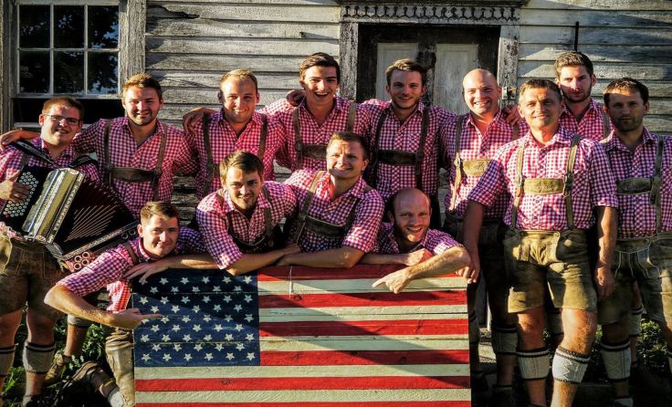 Schuhplattln goes USA: In Michigan sorgten die Pichler für Begeisterungsstürme.