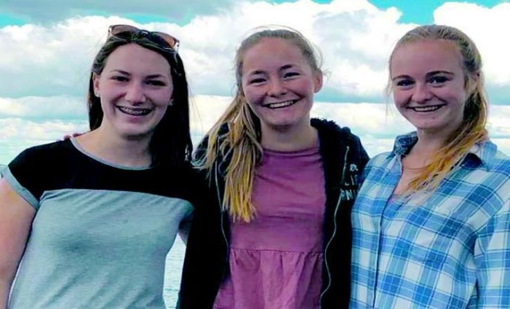 Die drei jungen Damen sorgen für die musikalische Umrahmung. Foto: privat
