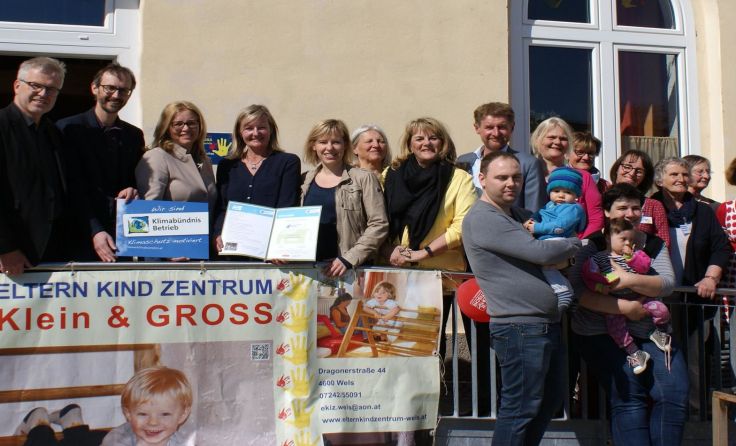 Politische Vertreter aller Parteien freuten sich mit dem Eltern-Kind-Zentrum.Foto: Ekiz