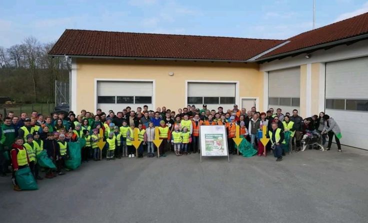 130 Freiwillige stellten sich in den Dienst des Umweltschutzes und der Flurreinigung. Foto: Gemeinde