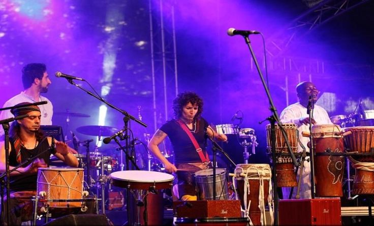 Die sechs Musiker haben rare Percussion-Instrumente mit. Foto: Drums United