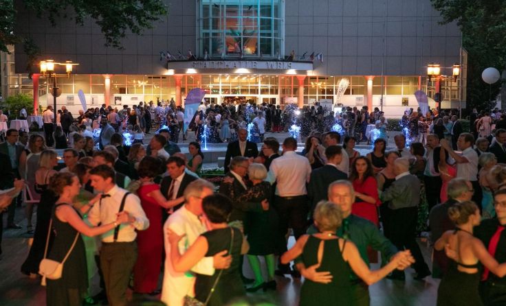 Einfach traumhaft: Tanzen im Ambiente des Welser Volksgartens. Foto: Hippmann 
