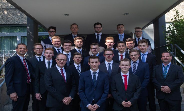 Aufstellung für das Gruppenfoto bitte! Foto: HTL/Schwayer