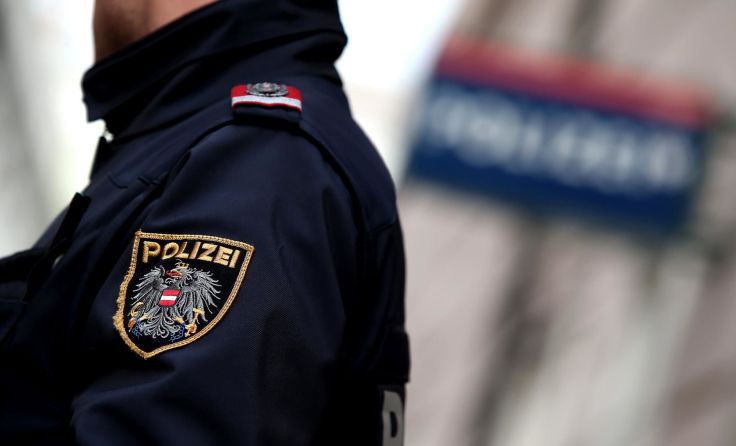 Die Polizei sucht nach einem unbekannten Täter. Foto: Weihbold