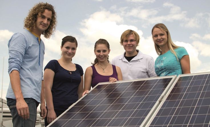 Praxisnah – international – gut betreut: So macht Studieren Spaß! Foto: FH OÖ