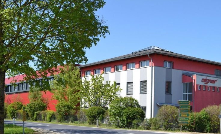 Im familiären Arbeitsklima haben die Mitarbeiter hohe Eigenverantwortung. Foto: Aigner