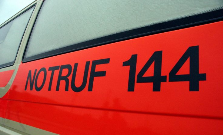 Die Rettung brachte alle drei verletzten Lenkerinnen in das Klinikum Wels. Foto: Wodicka