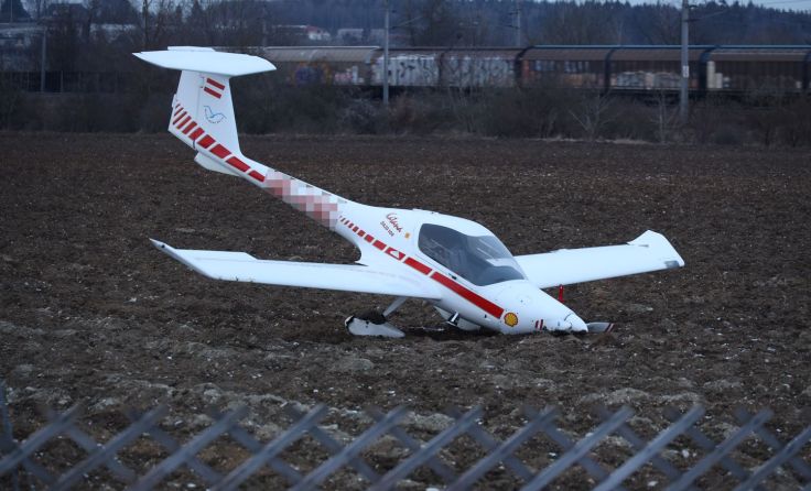 Dem Piloten ist zum Glück nichts passiert. Foto: laumat.at / Matthias Lauber