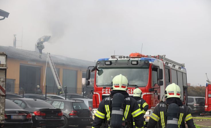 Das Feuer war im Bereich der Absauganlage. Foto: laumat.at / Matthias Lauber