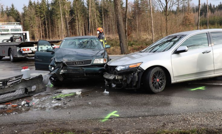 Unfall auf der Saager Kreuzung Foto: laumat.at / Matthias Lauber