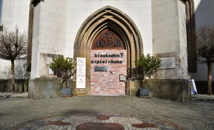 Die Aktion „Blockaden?#Spielräume“ bei der evangelischen Christuskirche. Foto: Hütter
