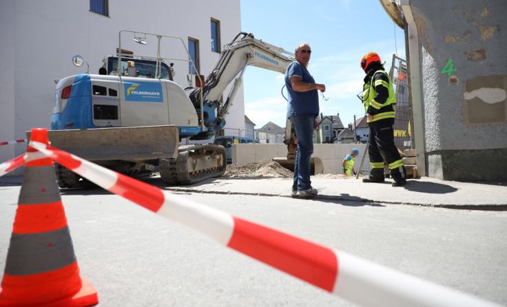 Der Einsatzbereich musste abgesichert werden. (Foto: laumat.at/Matthias Lauber)