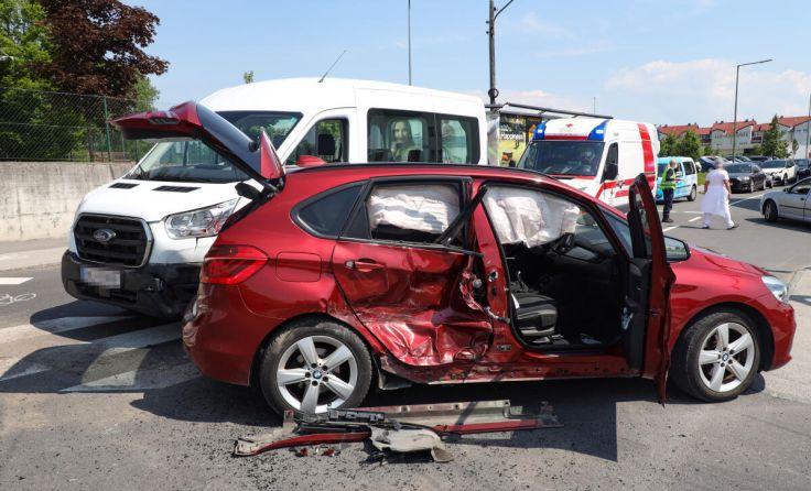 Insgesamt waren drei Fahrzeuge in den Unfall verwickelt. (Foto: laumat.at/Matthias Lauber)