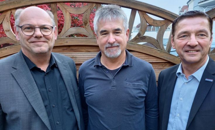 Scheiböck (l.) übergibt wieder an Hasenauer (r.). Mühlböck geht in Pension. (Foto: Tips)
