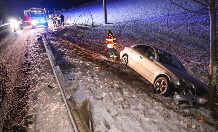 Der PKW-Lenker blieb unverletzt. (Foto: laumat.at/Matthias Lauber)