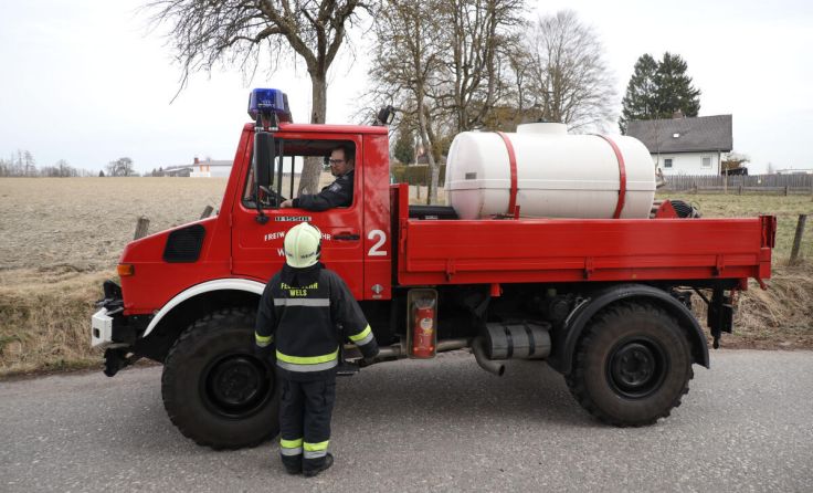 Die Feuerwehr rückte mit Löschwasser an. (Foto: laumat.at/Matthias Lauber)