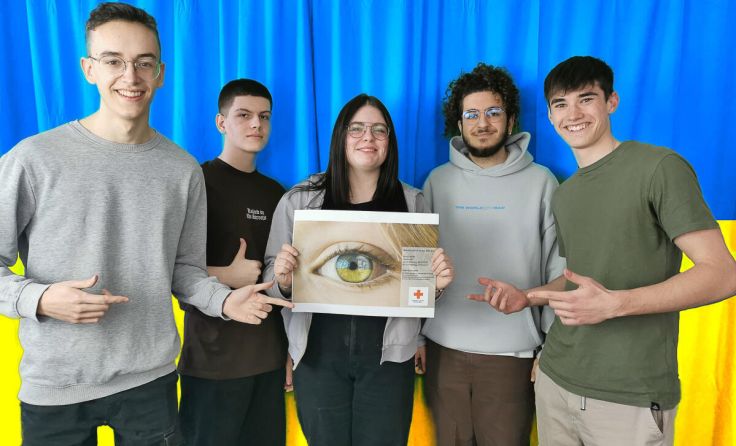 Mit vollem Einsatz konnten die Schüler rasch 1.500 Euro sammeln. (Foto: HAK2)