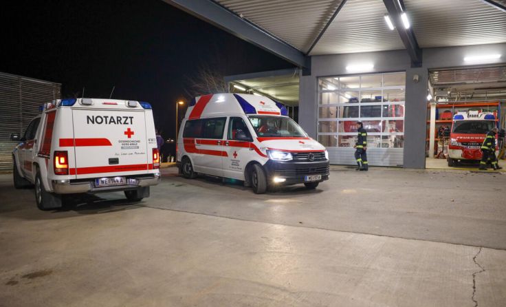 Der Mann wurde in das Klinikum Wels eingeliefert. (Foto: laumat.at/Matthias Lauber)