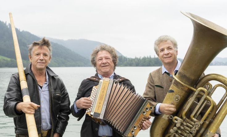 Musikalische Familie: Die Well-Brüder blasen „denen da oben“ den Marsch. (Foto: Hoesl)