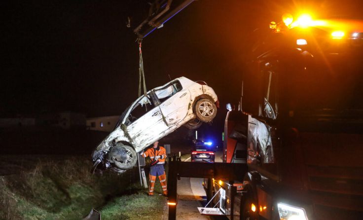 Kaum zu glauben, dass die Insassen nur leicht verletzt wurden. (Foto: laumat.at/Matthias Lauber)