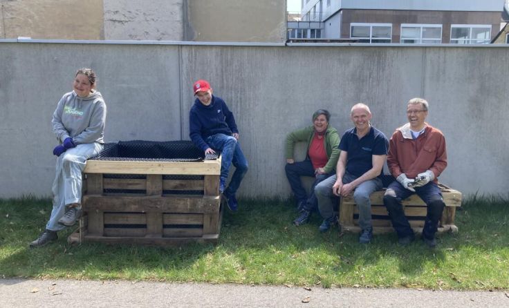 Geschafft! Nach getanem Werk dürfen die freiwilligen Helfer rasten. (Foto: privat)