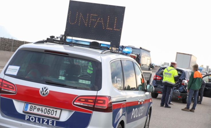 Sieben Fahrzeuge waren in den Unfall auf der A1 verwickelt. (Foto: laumat.at/Matthias Lauber)