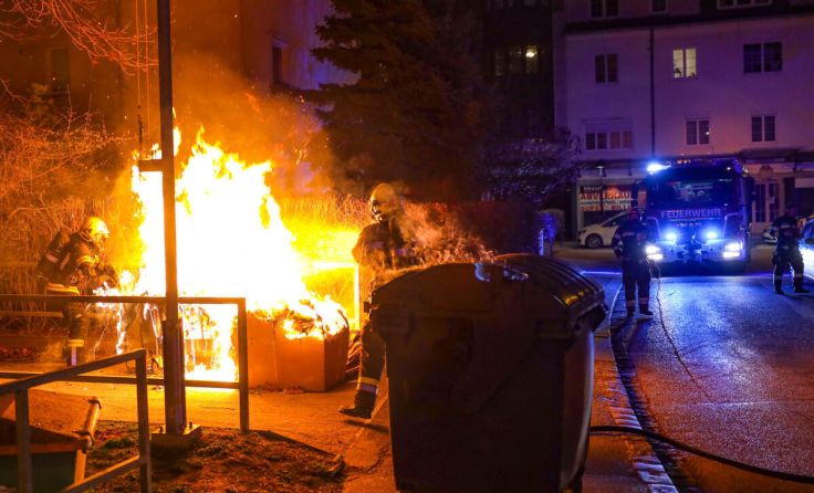 Brände von Mülltonnen können schnell sehr gefährlich werden. (Foto: laumat.at/Matthias Lauber)