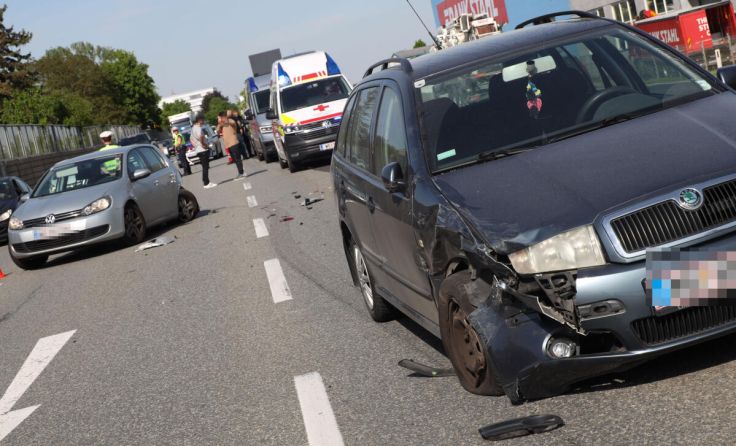 Die beiden PKW kollidierten aus bisher noch unbekannten Gründen. (Foto: laumat.at/Matthias Lauber)