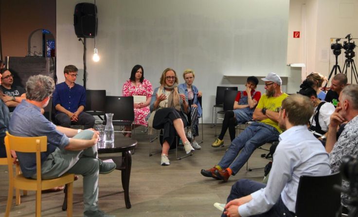 Ein anregendes Gespräch mit Nunu Kaller (Foto: MKH)