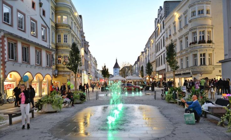 Historischer Stadtplatz Wels Abendstimmung Shopping Night (Foto: Wels Marketing & Touristik GmbH)