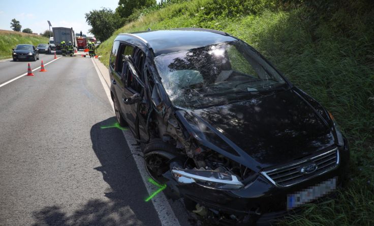 Beide Fahrzeuge wurden bei dem Unfall stark beschädigt. (Foto: laumat.at/Matthias Lauber)