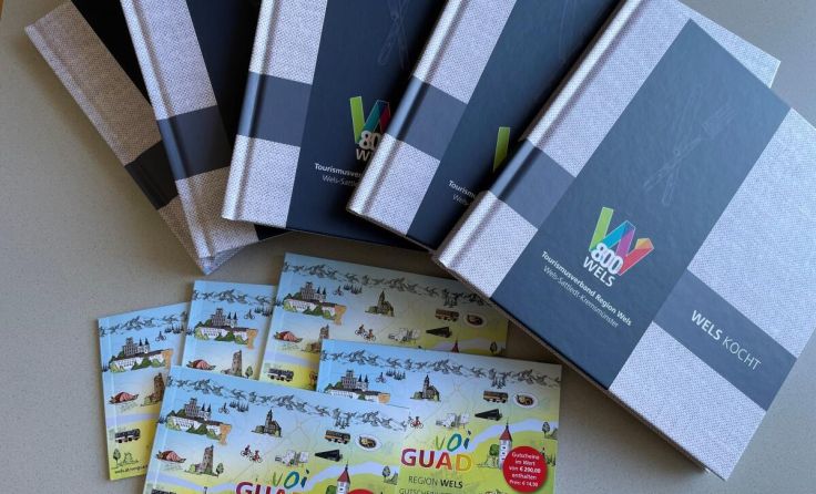 Fünf Kochbücher inklusive Genuss-Gutscheinheft warten auf ihre Gewinner. (Foto: Tips)