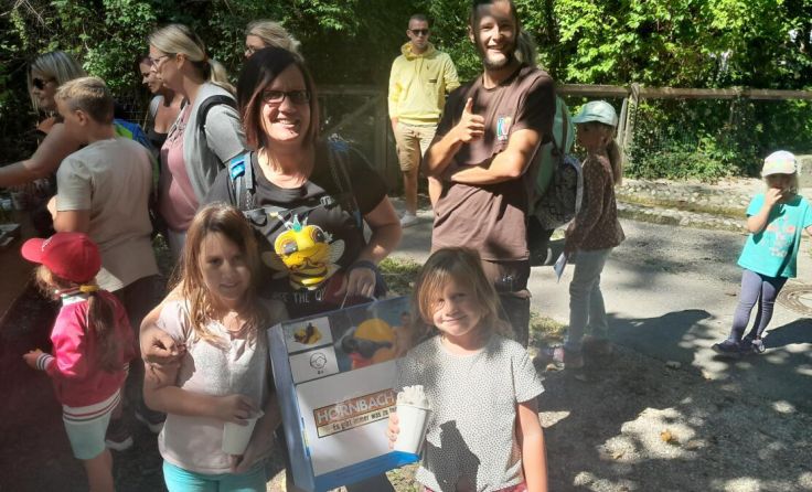 Stolze Gewinnerinnen der Riesenente (Foto: Freunde des Tiergartens)