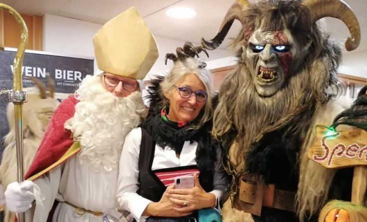 Hoher Besuch: Die Schaunburgteufel und der Nikolaus (Foto: LWFBS)