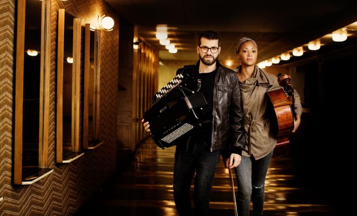 Bakanic und Spaemann - Akkordeon, Cello und Gesang im Alten Schlachthof. (Foto: Julia Wesely)