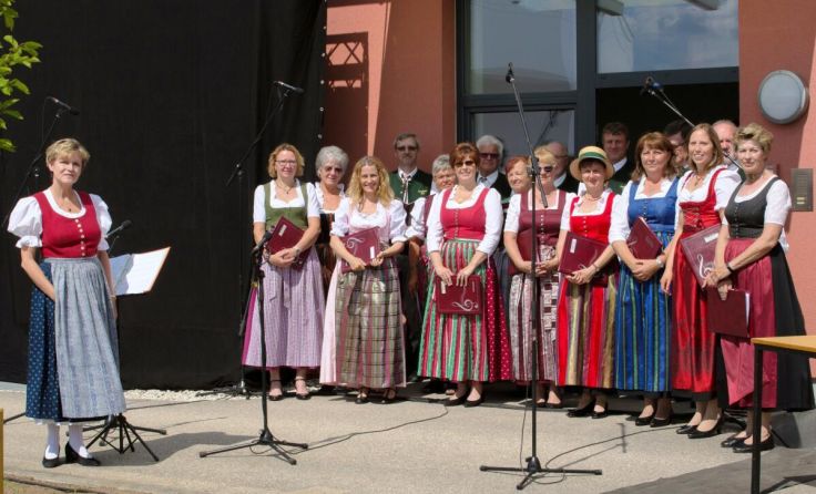 Der Singkreis Edt überbringt einen schönen Liederstrauß. (Foto: Singkreis)