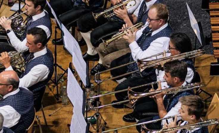Der Musikverein spielt unter der Leitung von Roland Kastner. (Foto: MV Steinerkirchen)